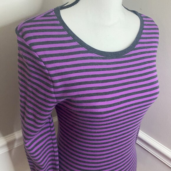 Old Navy Striped T-shirt Purple size Medium Long Sleeves - Picture 3 of 7